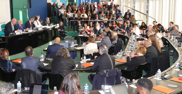 Trahison nationale, conséquences locales : Créteil face au double jeu du parti socialiste